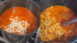 Pozole-Rojo-Con-Carne- De-Pollo-