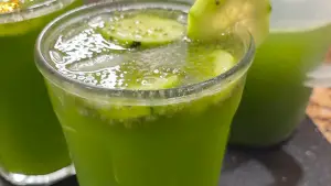 Read more about the article Cómo Hacer Una Rica Agua De Pepino Con Limón Chia Perejil Refrescante y Saludable.