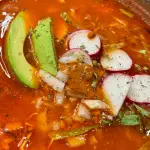 ¡Espera! ¡Necesitas ver esta deliciosa receta de pozole con pechuga de pollo!