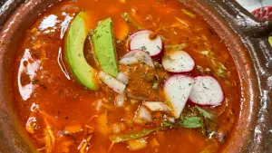 Read more about the article ¡Espera! ¡Necesitas ver esta deliciosa receta de pozole con pechuga de pollo!