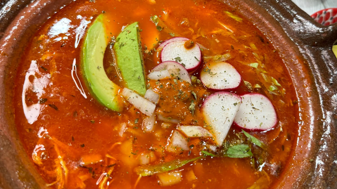 You are currently viewing ¡Espera! ¡Necesitas ver esta deliciosa receta de pozole con pechuga de pollo!