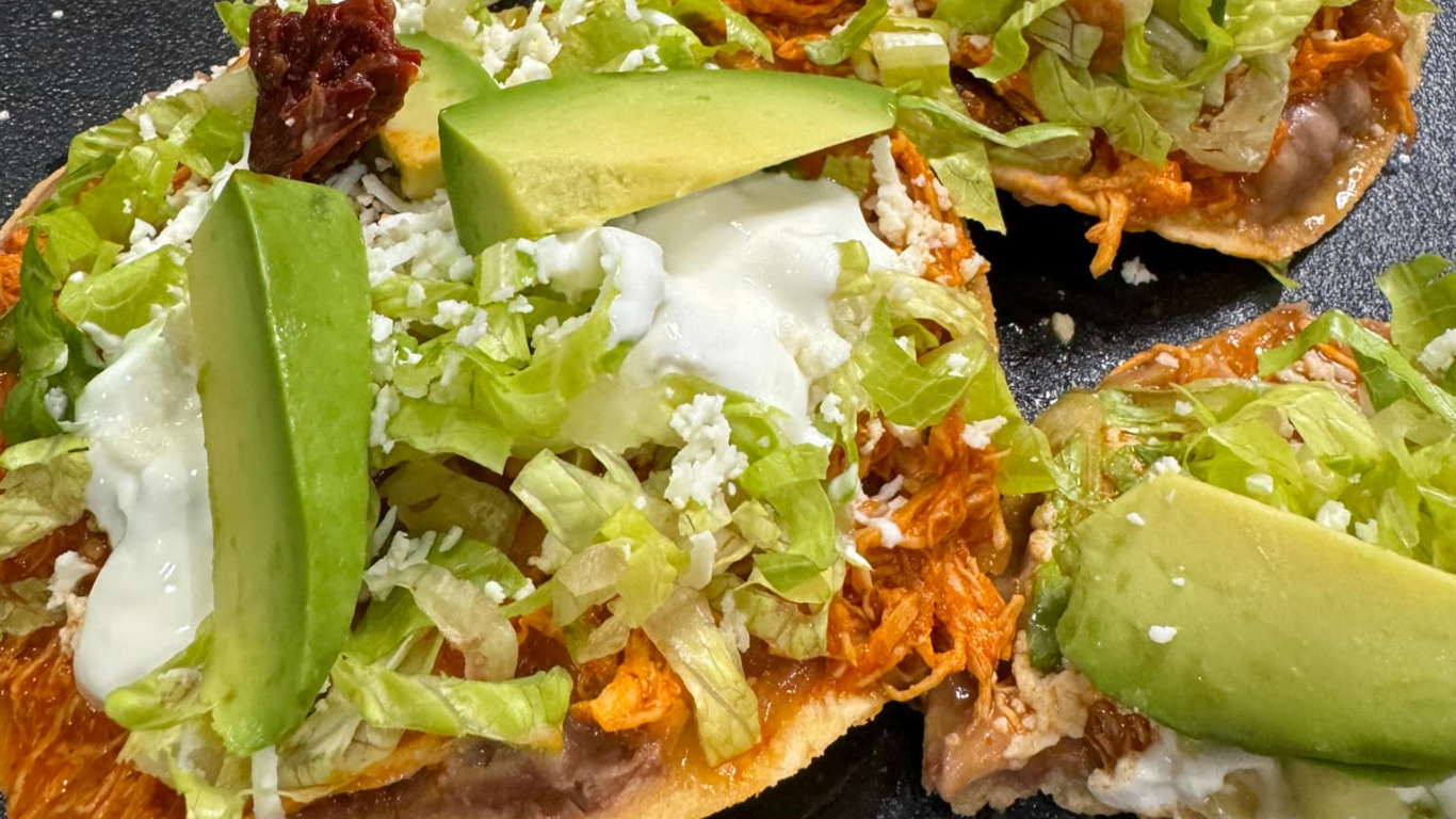 Cómo Hacer Tostadas De Tinga De Pollo Receta Fácily Rapido