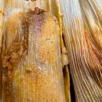 Receta Sabrosos Tamales de Pollo con Verduras en Salsa Roja